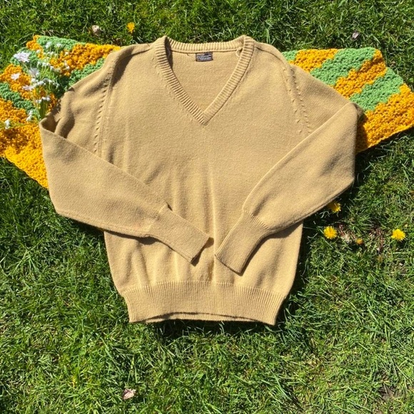 jcpenney Other - Vintage tan sweater